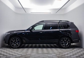 Подержанный автомобиль BMW X7 2019 года (8 фото)