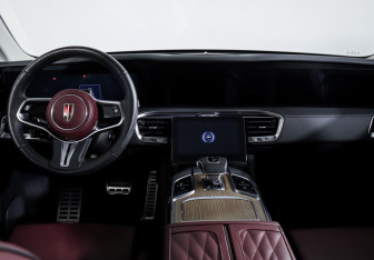 Подержанный автомобиль Hongqi E-HS9 2021 года (12 фото)