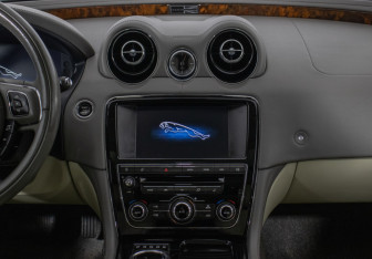 Подержанный автомобиль Jaguar XJ 2014 года (13 фото)