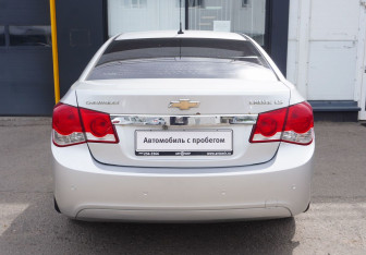 Подержанный автомобиль Chevrolet Cruze Sedan 2010 года (6 фото)