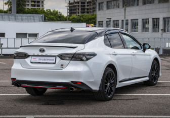 Подержанный автомобиль Toyota Camry Sedan 2022 года (5 фото)