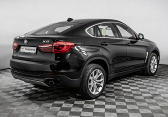 Подержанный автомобиль BMW X6 2016 года (5 фото)