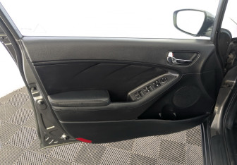 Подержанный автомобиль Kia Cerato Sedan 2015 года (19 фото)