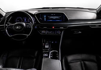Подержанный автомобиль Hyundai Sonata 2020 года (11 фото)