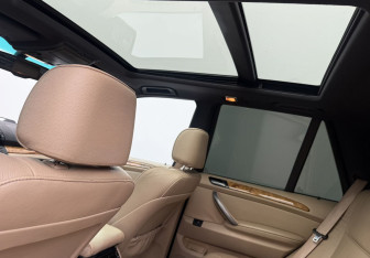 Подержанный автомобиль BMW X5 2005 года (13 фото)