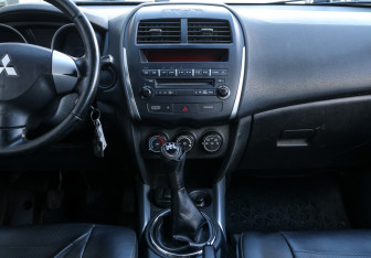 Подержанный автомобиль Mitsubishi ASX 2012 года (13 фото)