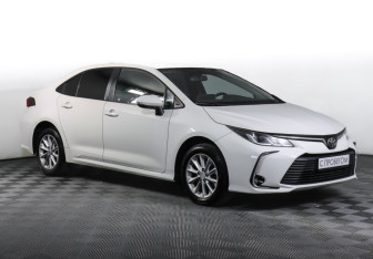 Подержанный автомобиль Toyota Corolla Sedan 2019 года (3 фото)