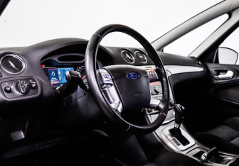 Подержанный автомобиль Ford S-MAX 2010 года (11 фото)