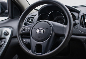 Подержанный автомобиль Kia Cerato Sedan 2012 года (15 фото)