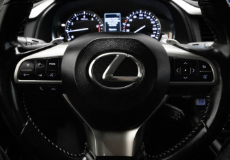 Подержанный автомобиль Lexus RX 2021 года (10 фото)