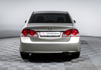 Подержанный автомобиль Honda Civic Sedan 2007 года (6 фото)
