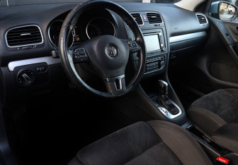 Подержанный автомобиль Volkswagen Golf Hatchback 2011 года (10 фото)