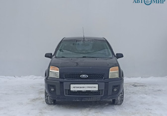 Подержанный автомобиль Ford Fusion 2006 года (2 фото)