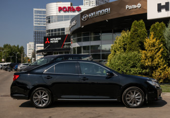 Подержанный автомобиль Toyota Camry Sedan 2013 года (3 фото)