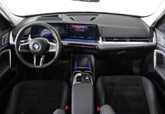 Подержанный автомобиль BMW X1 2024 года (11 фото)