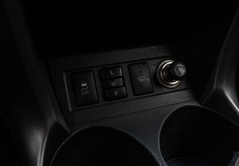 Подержанный автомобиль Toyota RAV4 2011 года (15 фото)