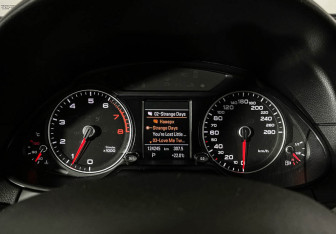 Подержанный автомобиль Audi Q5 2013 года (11 фото)