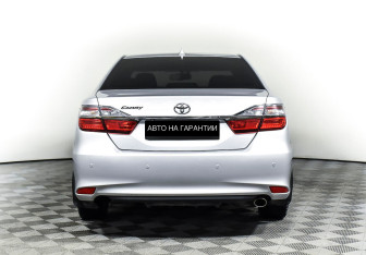 Подержанный автомобиль Toyota Camry Sedan 2017 года (6 фото)