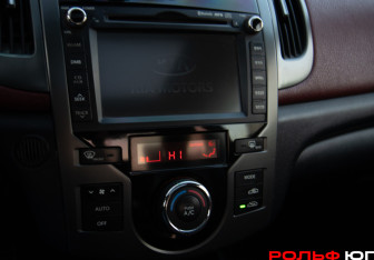 Подержанный автомобиль Kia Forte Coupe 2013 года (11 фото)
