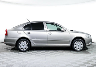 Подержанный автомобиль Skoda Octavia Liftback 2012 года (4 фото)