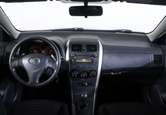 Подержанный автомобиль Toyota Corolla Sedan 2007 года (14 фото)