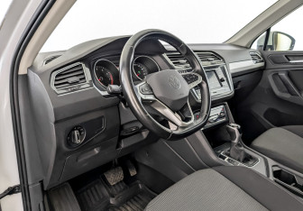 Подержанный автомобиль Volkswagen Tiguan 2021 года (16 фото)