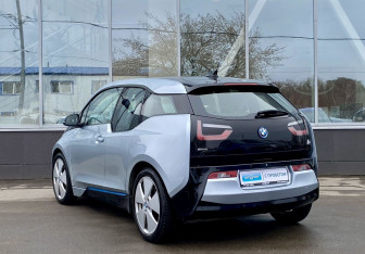 Подержанный автомобиль BMW i3 2017 года (7 фото)