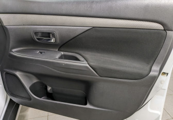 Подержанный автомобиль Mitsubishi Outlander 2018 года (18 фото)