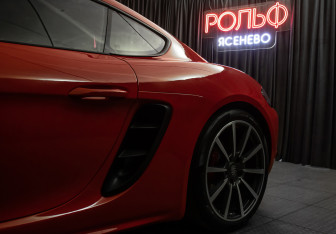 Подержанный автомобиль Porsche Cayman 2016 года (23 фото)