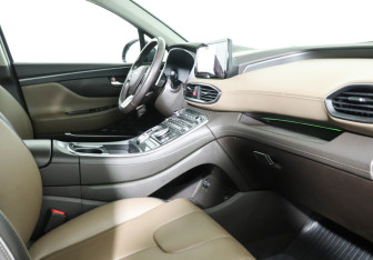 Подержанный автомобиль Hyundai Santa Fe 2022 года (9 фото)