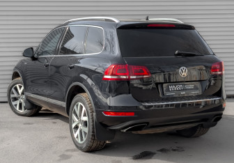 Подержанный автомобиль Volkswagen Touareg 2013 года (7 фото)