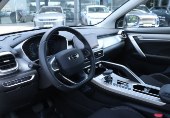 Подержанный автомобиль Geely Coolray 2023 года (13 фото)