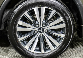 Подержанный автомобиль Mitsubishi Outlander 2020 года (8 фото)