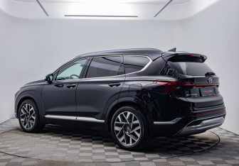 Подержанный автомобиль Hyundai Santa Fe 2021 года (3 фото)