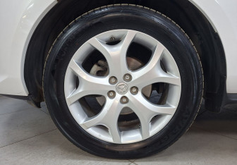 Подержанный автомобиль Mazda CX-7 2011 года (9 фото)