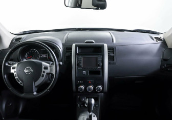 Подержанный автомобиль Nissan X-Trail 2013 года (9 фото)