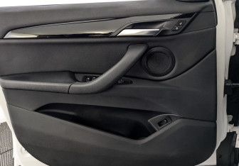 Подержанный автомобиль BMW X1 2018 года (19 фото)