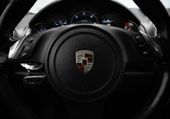 Подержанный автомобиль Porsche Cayenne 2011 года (10 фото)