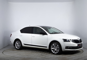 Подержанный автомобиль Skoda Octavia Liftback 2017 года (3 фото)