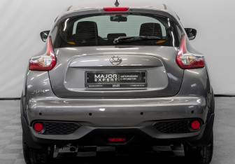 Подержанный автомобиль Nissan Juke 2015 года (6 фото)
