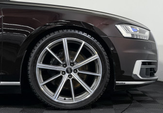 Подержанный автомобиль Audi A8 2020 года (28 фото)