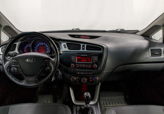 Подержанный автомобиль Kia Ceed Wagon 2013 года (22 фото)
