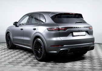 Подержанный автомобиль Porsche Cayenne 2019 года (7 фото)
