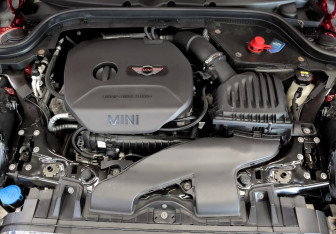 Подержанный автомобиль MINI Hatch 2017 года (9 фото)