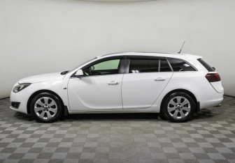 Подержанный автомобиль Opel Insignia Wagon 2014 года (8 фото)