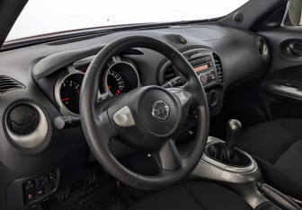 Подержанный автомобиль Nissan Juke 2014 года (15 фото)
