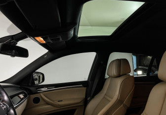 Подержанный автомобиль BMW X6 M 2012 года (21 фото)