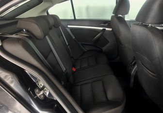 Подержанный автомобиль Skoda Octavia Liftback 2011 года (10 фото)