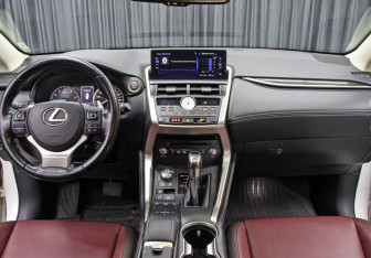 Подержанный автомобиль Lexus NX 2017 года (14 фото)