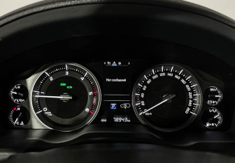 Подержанный автомобиль Toyota Land Cruiser Suv 2019 года (11 фото)